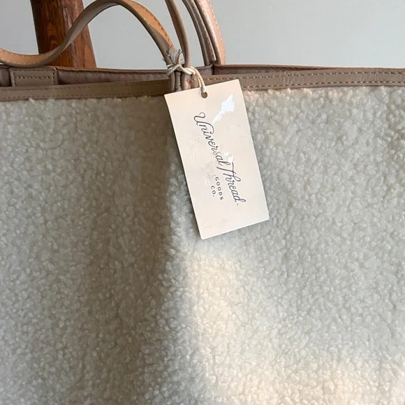 Universal Thread Faux Fur/Sherpa Cream Weekender Bag NWT - Picture 9 of 16